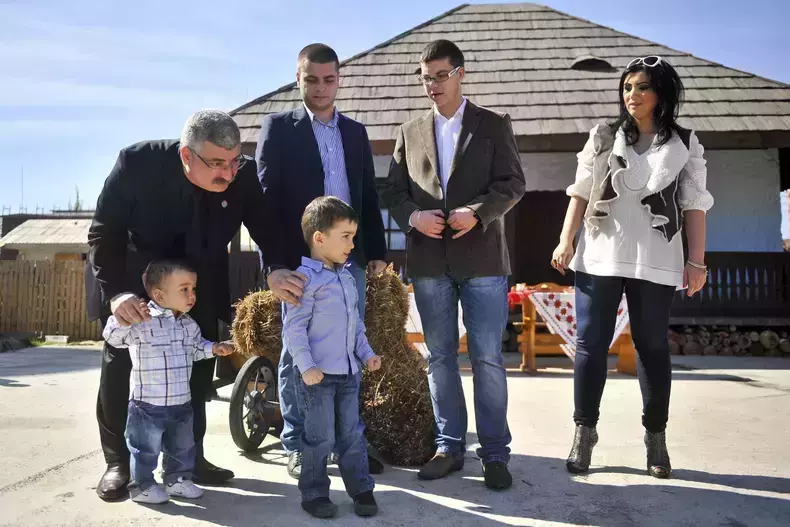 adriana-bahmuteanu-silviu-prigoana-silvius-maximus-honorius-eduard-scaled-1-1