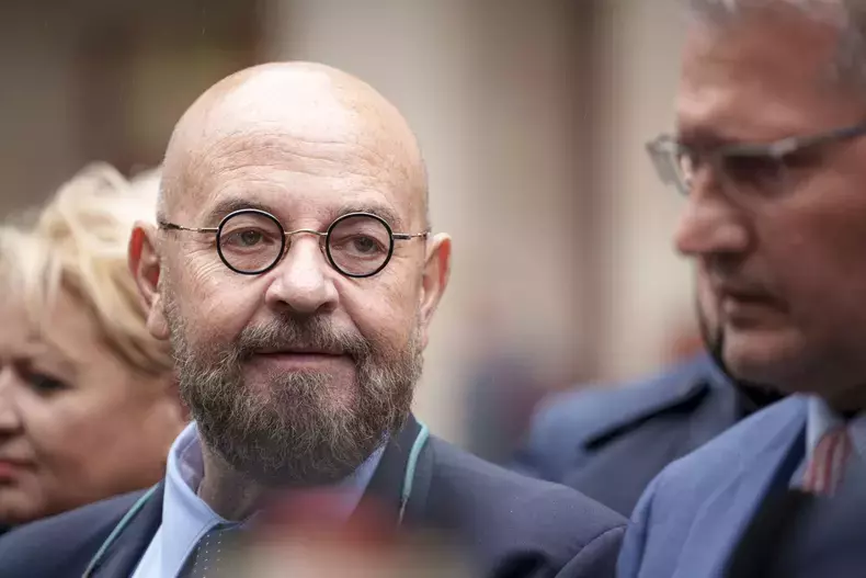 hepta_7811513-1-scaled