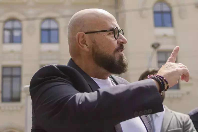 hepta_7845143-1-scaled