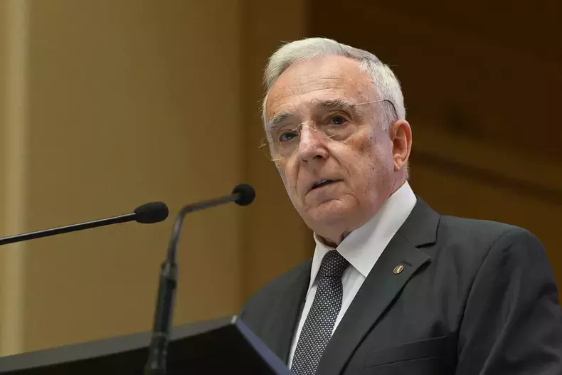 hepta_6581812-scaled