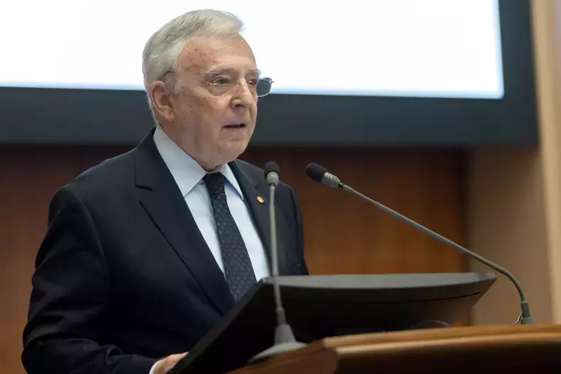 hepta_8307511-scaled