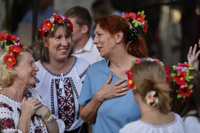 video-printesa-briana-caragea-a-primit-medalia-inima-de-aur-din-partea-lui-zelenski-pentru-ajutorul-acordat-refugiatilor-ucraineni-12
