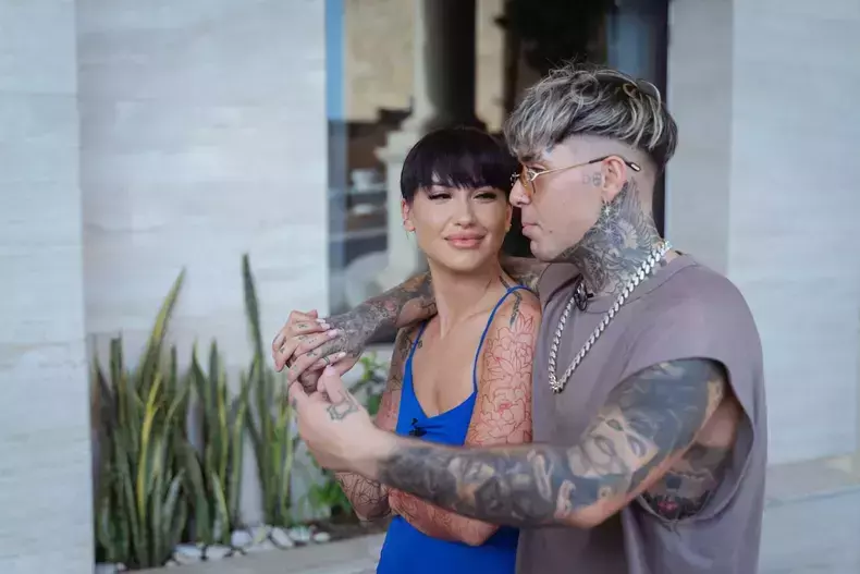 1752694507linogoldendelia-1