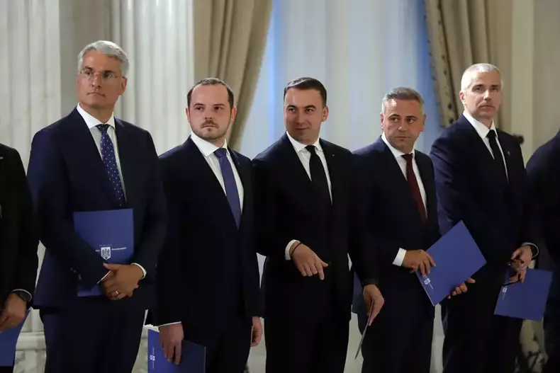 alexandru-rogobete-al-doilea-din-stangadepunere-juramant-palatul-cotroceni--foto-dumitru-angelescu-2