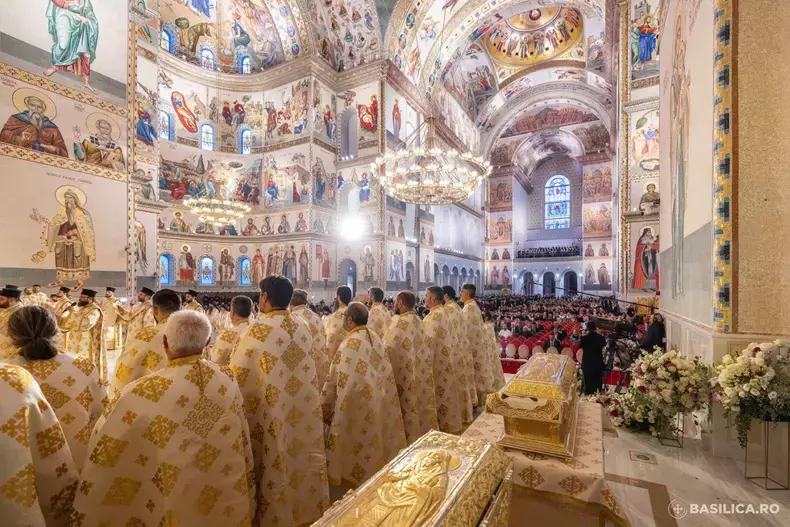 cum-arata-catedrala-nationala-catedrala-mantuirii-neamului-in-interior--imagini-transmise-de-biserica-ortodoxa-12