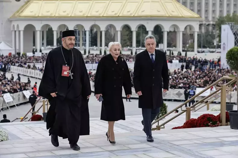 viorica-dancila-sfintirea-catedralei-mantuirii-neamului-1536x1024
