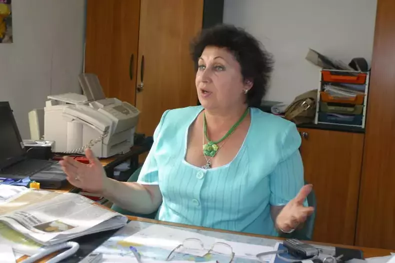 Angela Zahiu8