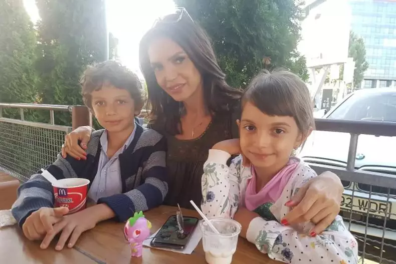 Cristina-Spătar-și-cei-doi-copii-3