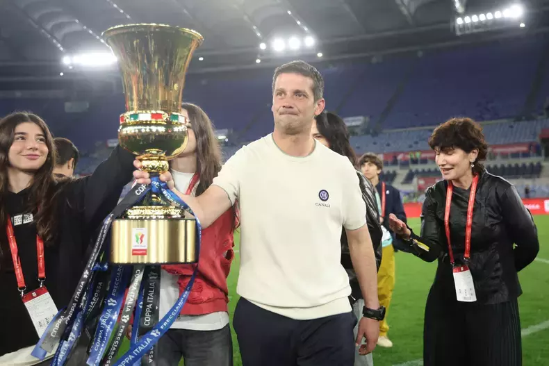 cristi-chivu-si-familia-sa-1-scaled