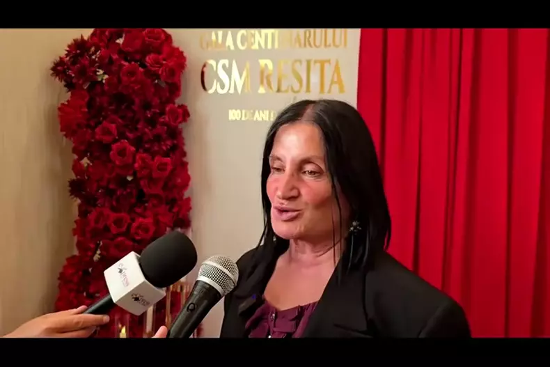 https___www.cancan.ro_wp-content_uploads_2026_05_Cum-arata-acum-Mariana-mama-lui-Cristi-Chivu.-Aparitie-publica-rara-la-Resita-3
