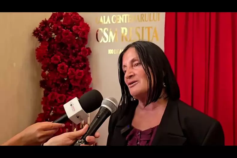 https___www.cancan.ro_wp-content_uploads_2026_05_Cum-arata-acum-Mariana-mama-lui-Cristi-Chivu.-Aparitie-publica-rara-la-Resita-7