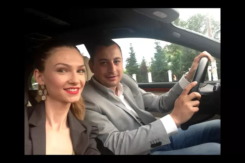 https___www.cancan.ro_wp-content_uploads_2026_05_Cum-arata-Madalina-Draghici-partenera-lui-Radu-Valcan-din-serialul-Iubire-si-onoare-dupa-ce-s-a-asat-de-actorie-6