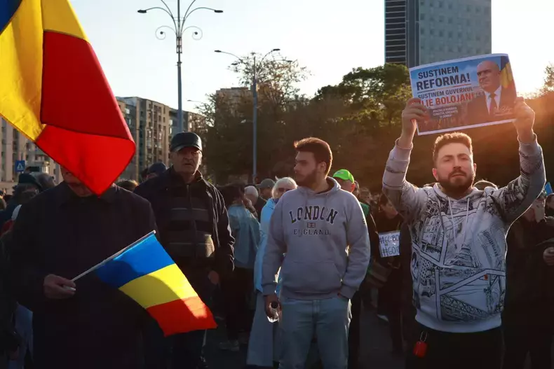 miting-in-piata-victoriei-pentru-sustinerea-lui-ilie-bolojan-5