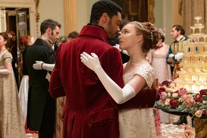 Filmările la sezonul 2 al serialului „Bridgerton” de la Netflix s-au oprit