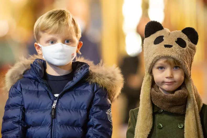 Ouverture du marché de Noël à Monaco en présence du prince Albert II, de ses enfants le prince Gabriel, la princesse Gabriella, de la princesse Caroline de Hanovre, de Pierre Casiraghi, sa femme Béatrice Borroméo , de leurs enfants Francesco et Stefano