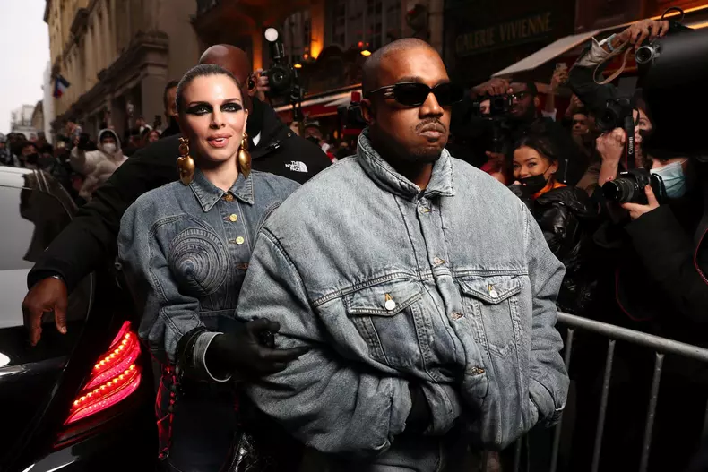 Kanye West (Ye) si Julia Fox