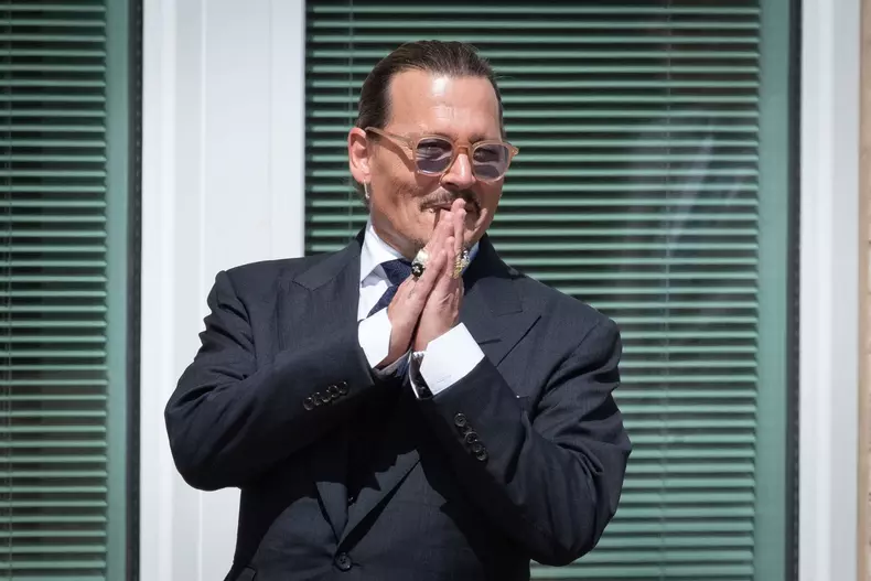 Johnny Depp și avocata lui ar avea o relație. Gesturile care i-au dat de gol