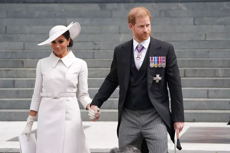 Meghan Markle şi Prinţul Harry se întorc în Marea Britanie