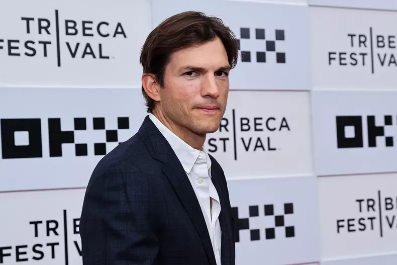 Ashton Kutcher, despre boala rară care i-a pus viața în pericol. Cum l-a sprijinit Mila Kunis
