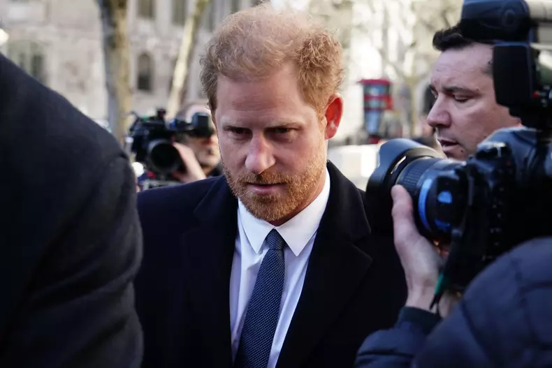 Motivul pentru care prințul Harry a revenit în Marea Britanie. De ce este ducele de Sussex acuzat de ipocrizie