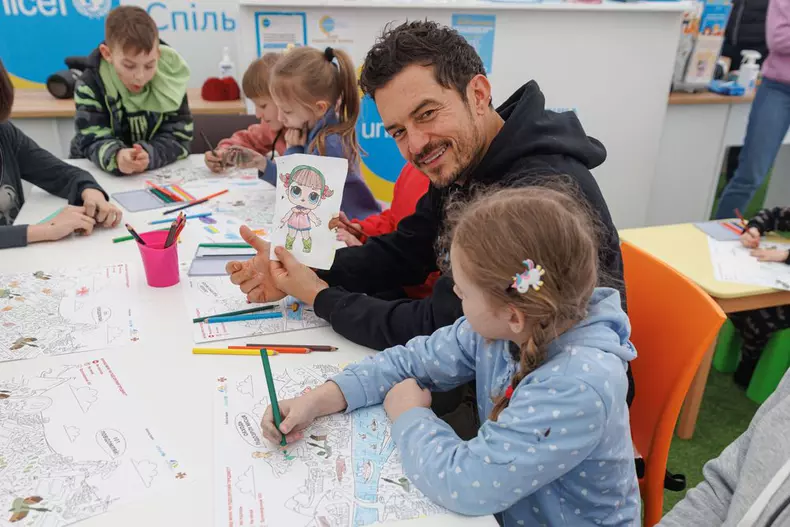 Orlando Bloom, ambassadeur de l’UNICEF, en visite auprès des enfants d'Ukraine