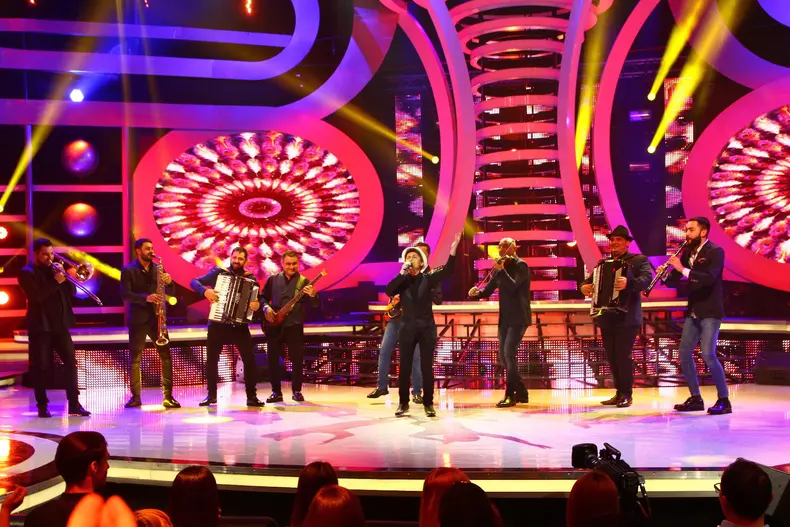 Te cunosc de undeva 15