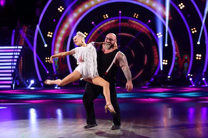 Ce echipă a părăsit cea de-a 8-a ediţie a concursului „Uite cine dansează!”. Momentele-cheie ale serii (13)