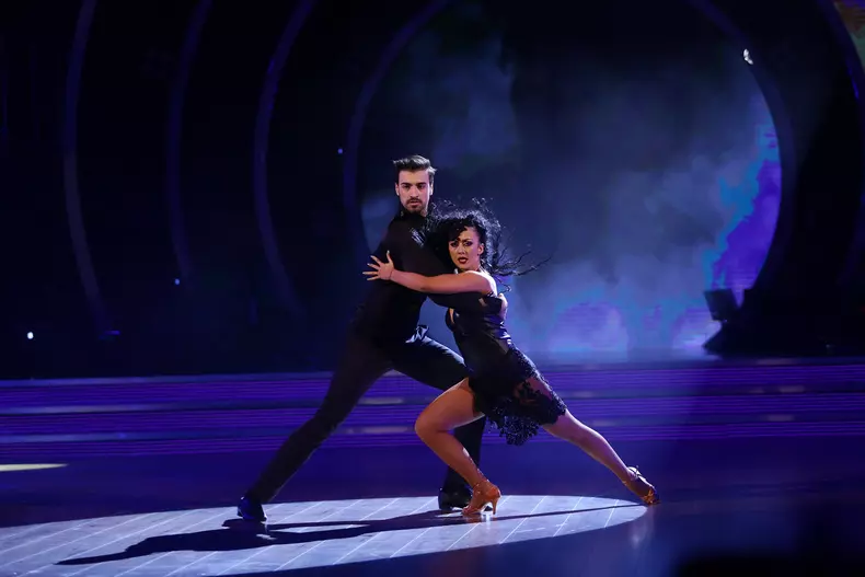 Ce echipă a părăsit cea de-a 8-a ediţie a concursului „Uite cine dansează!”. Momentele-cheie ale serii (14)