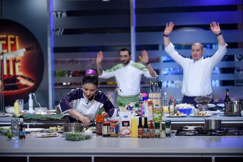 Chefi la cuțite (11)