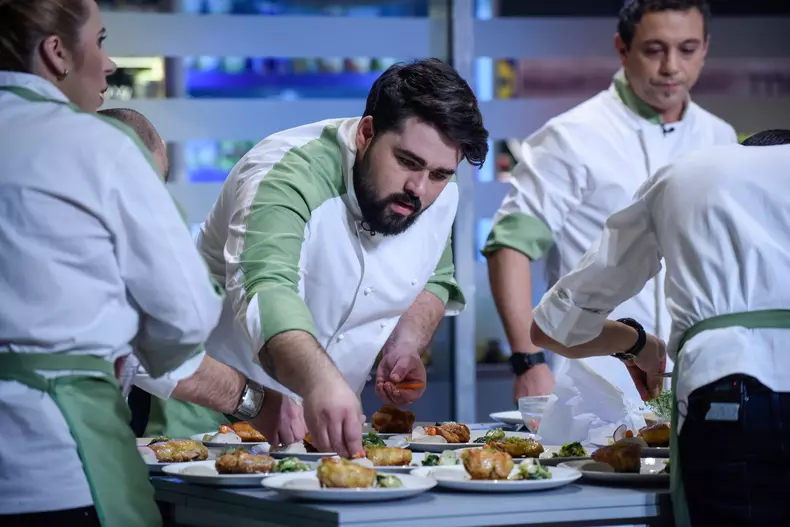 Chefi la cuțite (2)