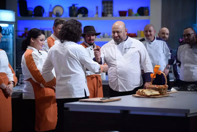 Chefi la cuțite (4)