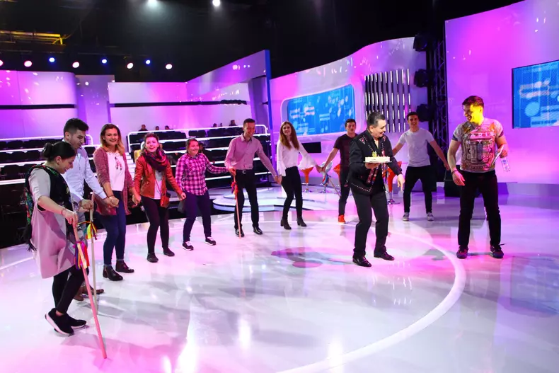 Liviu Vârciu îl serbează pe Nea Mărin, miercuri seară, la „Zaza Sing” (15)