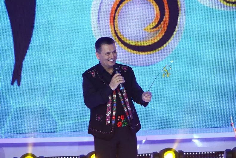 Liviu Vârciu îl serbează pe Nea Mărin, miercuri seară, la „Zaza Sing” (22)