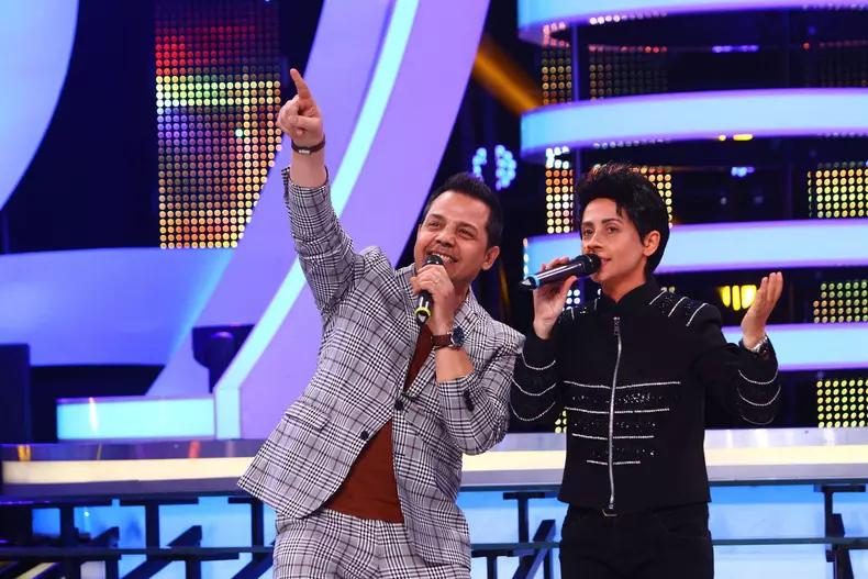 Bianca Sârbu cântă alături de Jean de la Craiova, sâmbătă, la „Te cunosc de undeva!” (3)