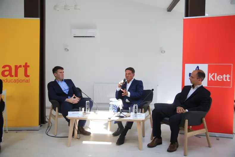 De la st_nga la dreapta Dan Iacob, director general Grupul Editorial Art, Philipp Haussmann (Germania), CEO Klett Gruppe _i Bojan Vrta_ (Slovenia), CFO Klett Gruppe Europa de Est Credit foto C_t_lina Filip