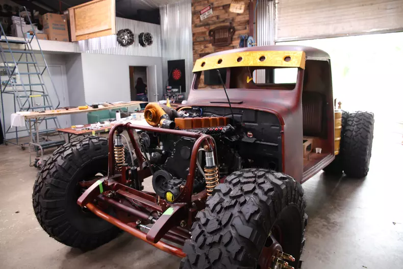 Mecanicii de la Hauk Designs (2)