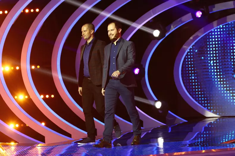 “Guess My Age – Ghicește vârsta” Miercuri, doi frați gemeni își testează intuiția în emisiunea lui Dan Negru (1)