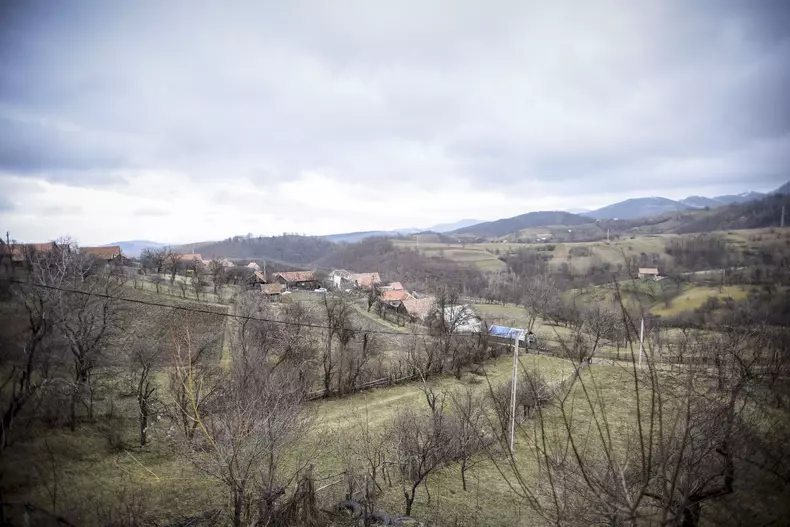 Continuă preselecțiile „Ie, Românie”. Alina Pușcaș și Cornel Păsat au căutat cele mai frumoase fete din Transilvania, alături de Mircea Radu (1)