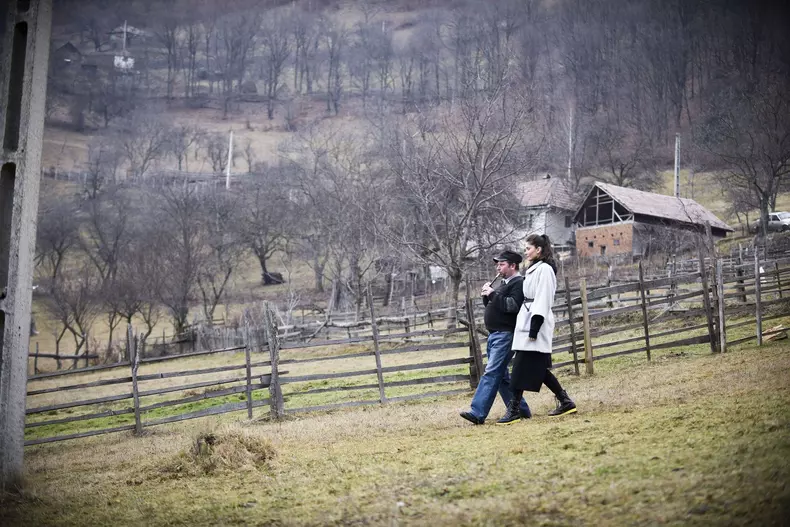 Continuă preselecțiile „Ie, Românie”. Alina Pușcaș și Cornel Păsat au căutat cele mai frumoase fete din Transilvania, alături de Mircea Radu (7)