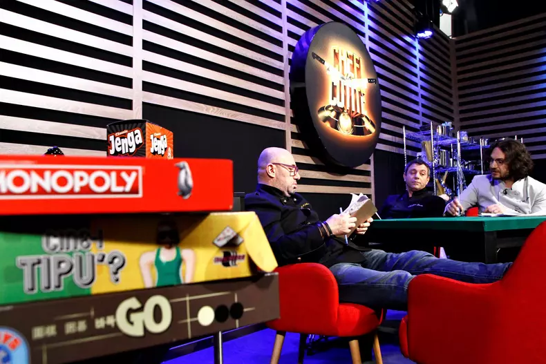 Cum au fost surprinși jurații în pauzele de la filmările sezonului 5 ,,Chefi la cuțite” (4)