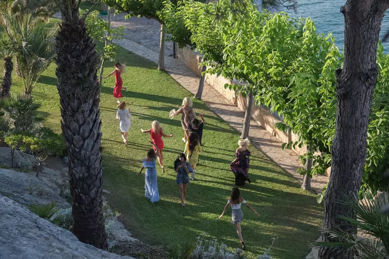 Feli a lansat videoclipul piesei „Bună de iubit”, cu care participă la Eurovision (5)