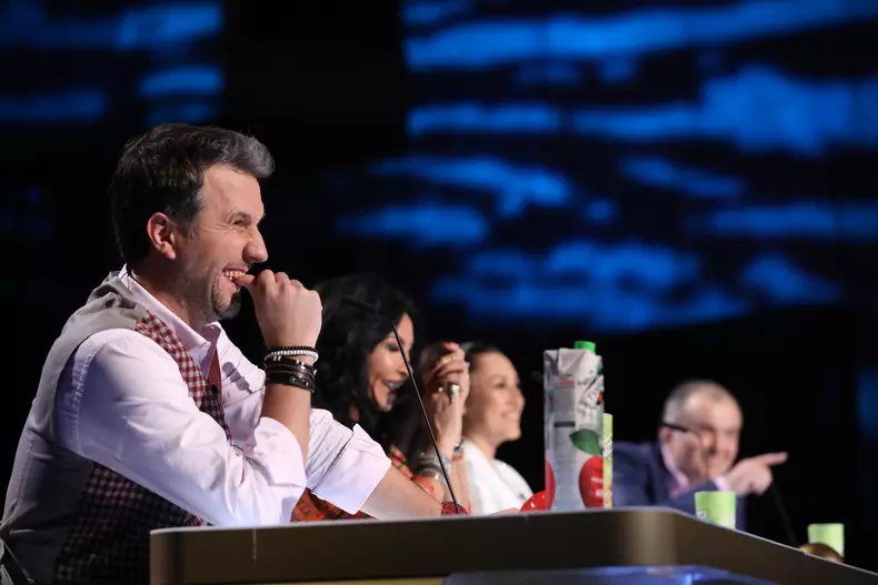 În prima ediție a show-ului, jurații dansează împreună cu publicul pe scena „Românii au talent” (2)