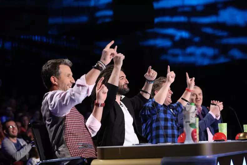 În prima ediție a show-ului, jurații dansează împreună cu publicul pe scena „Românii au talent” (3)