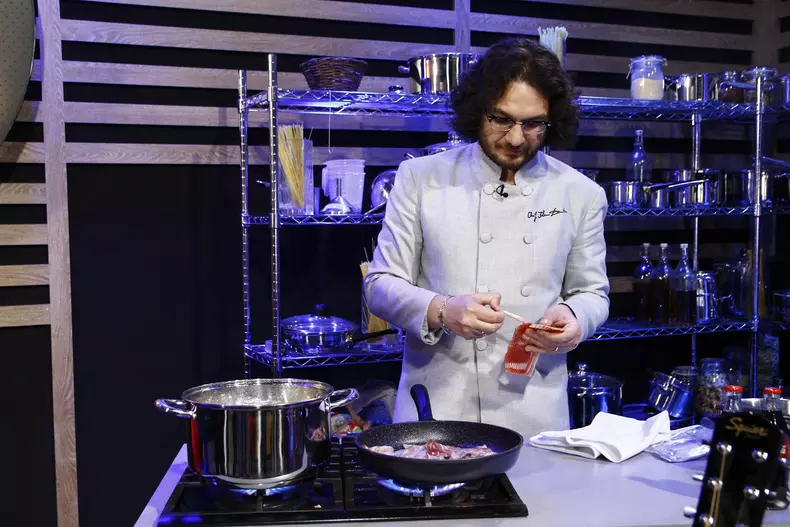 Am aflat ce mănâncă Gina Pistol la filmările ,,Chefi la cuțite” (4)