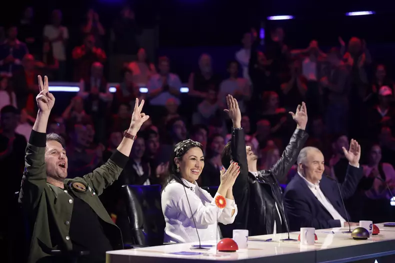 juriul Romanii au talent (2)