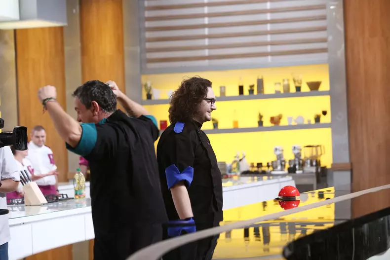 Cine sunt semifinaliștii sezonului 9 Chefi la cuțite. Eliminări neașteptate din concurs (4)