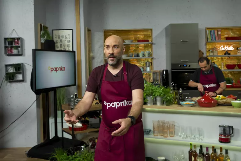 O-noua-emisiune-la-TV-Paprika.-Cand-incepe-„Si-mai-multa-culoare-in-farfurie-cu-chef-Radu-Dumitrescu-5