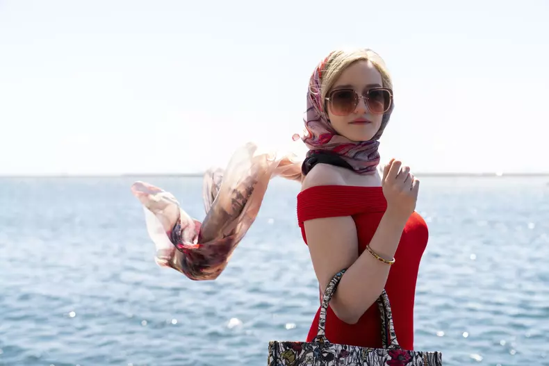 Au apărut primele imagini din „Inventing AnnaInventând-o pe Anna”. Noul serial, făcut de Shonda Rhimes special pt Netflix (2)