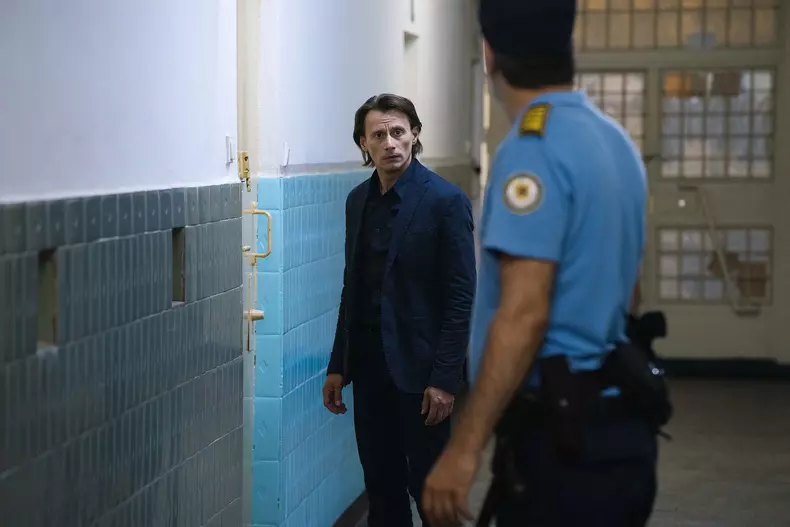 Toteanu-ajunge-la-Nela-1