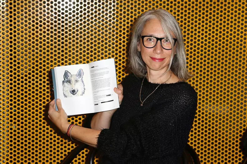 Keanu Reeves et la photographe Alexandra Grant dédicacent le livre "Ode to Happiness" au Palais de Tokyo à Paris